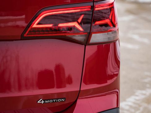 Certified 2023 Volkswagen Taos SEL image 6