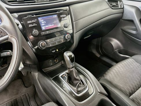 Used 2017 Nissan Rogue S AWD/4WD image 25