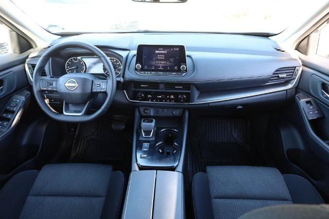 Certified 2025 Nissan Rogue SV FWD image 22