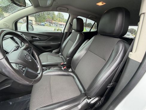 Used 2020 Buick Encore Preferred image 17