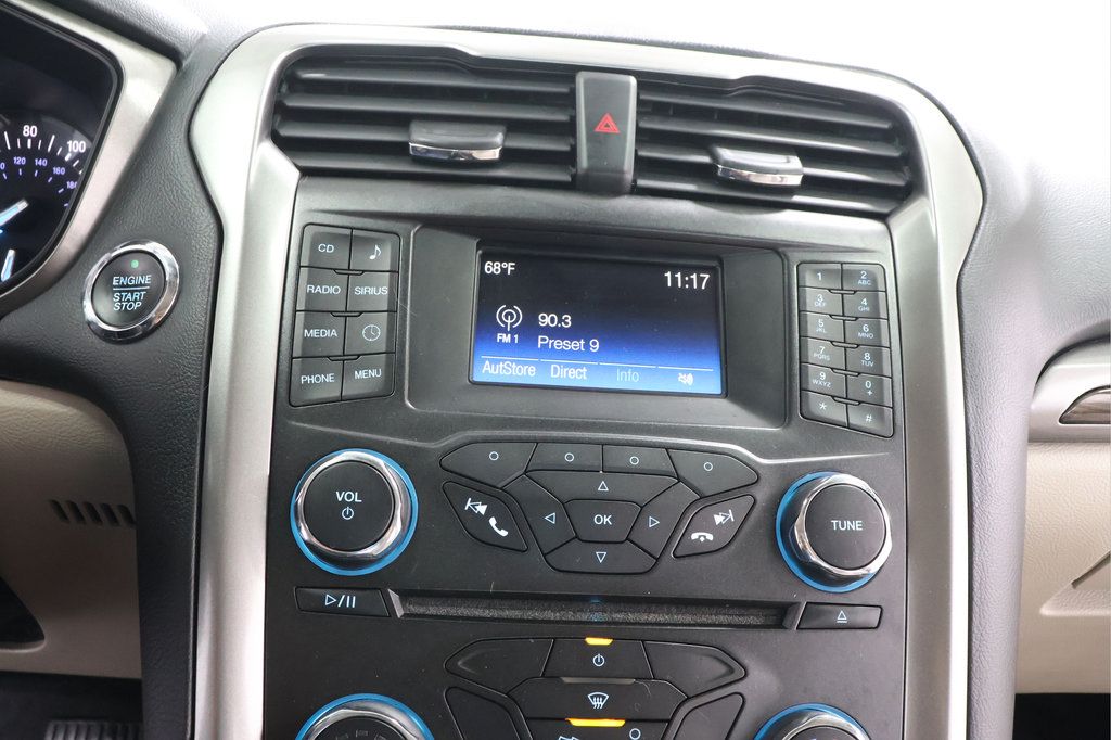 Used 2017 Ford Fusion SE FWD image 11