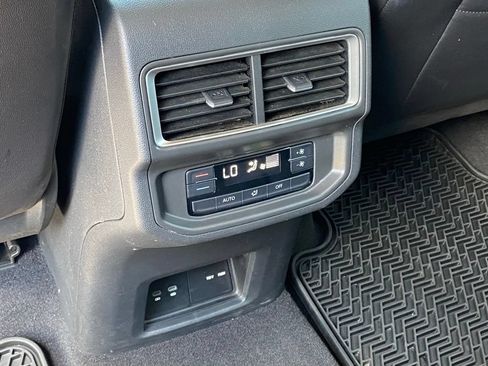 Used 2024 Volkswagen Atlas SE FWD image 27