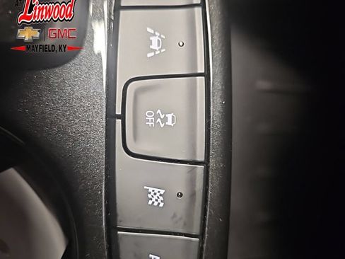 Used 2025 Chevrolet TrailBlazer LT AWD/4WD image 24