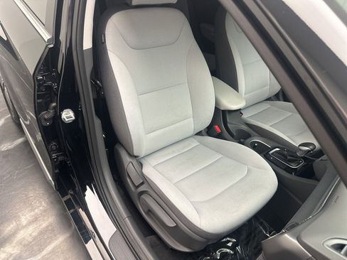 Used 2022 Hyundai Ioniq SE image 9