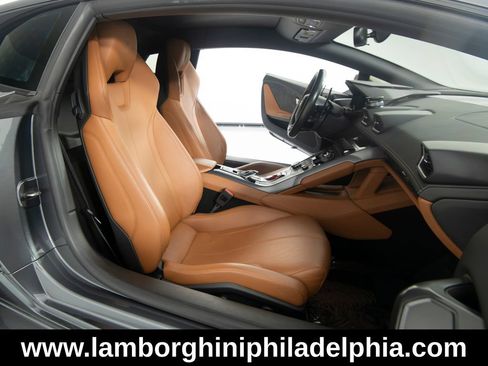 Used 2015 Lamborghini Huracan LP 610-4 AWD/4WD image 40