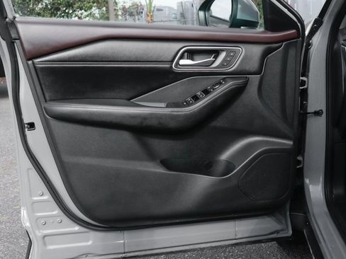 Used 2021 Nissan Rogue SL image 16