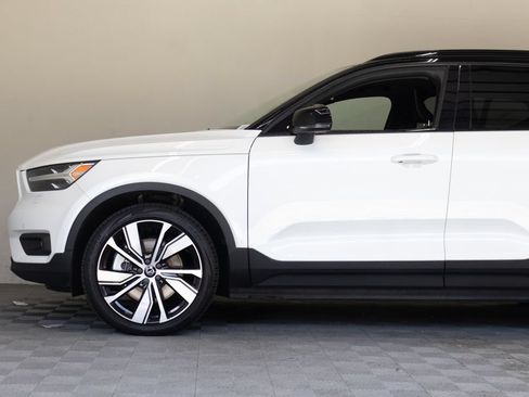 Used 2021 Volvo XC40 P8 Recharge w/ Advanced Package AWD/4WD image 8