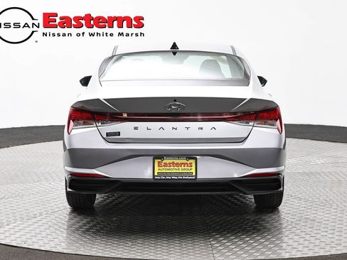 Used 2021 Hyundai Elantra SEL w/ Convenience Package FWD image 6