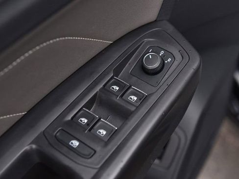 Used 2023 Volkswagen Atlas Cross Sport SE w/ Panoramic Sunroof Package image 8