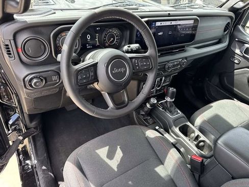 Used 2025 Jeep Wrangler Unlimited Rubicon image 24