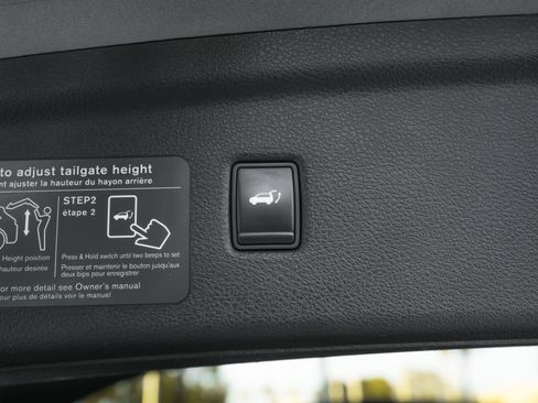 Used 2019 INFINITI QX50 Luxe w/ Navigation Package image 41