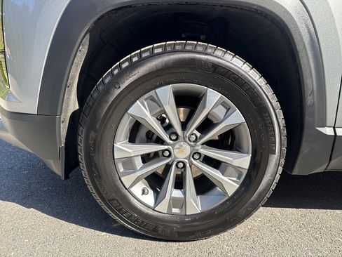 Used 2025 Chevrolet Equinox LT AWD/4WD image 11