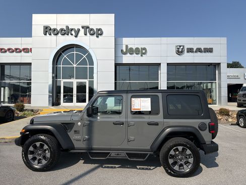 Used 2018 Jeep Wrangler Unlimited Sport S AWD/4WD image 3