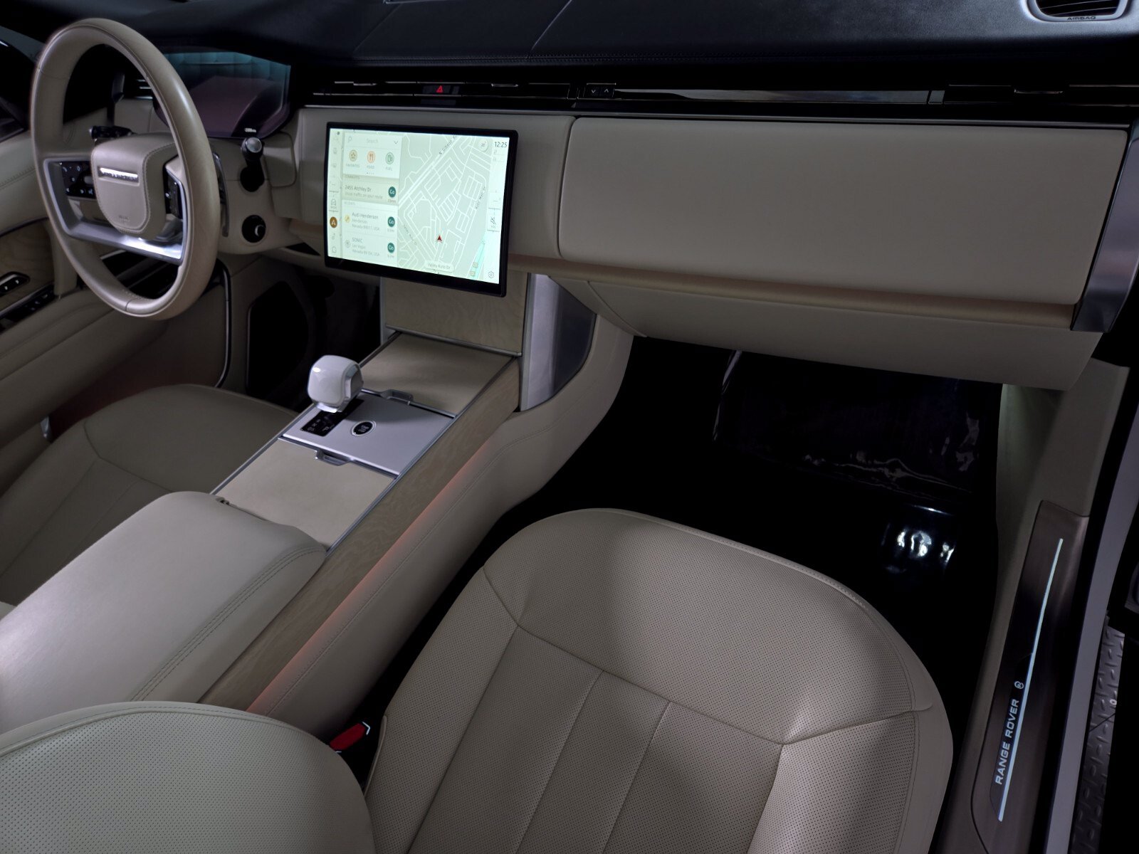 Used 2025 Land Rover Range Rover SV AWD/4WD image 19