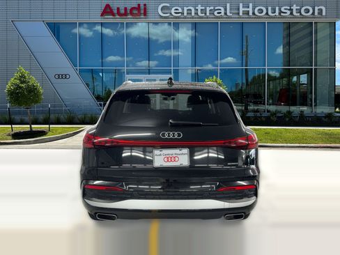 Used 2025 Audi Q5 Premium w/ Convenience Package image 9