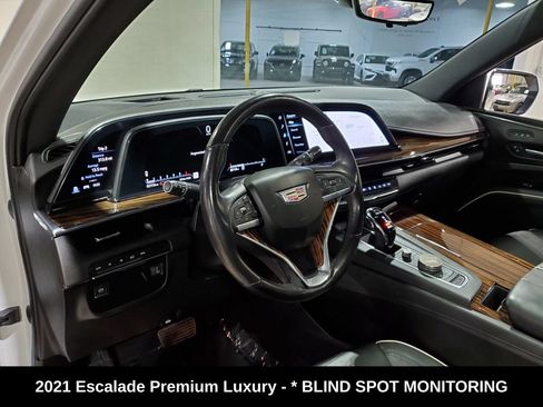 Used 2021 Cadillac Escalade Premium Luxury AWD/4WD image 7