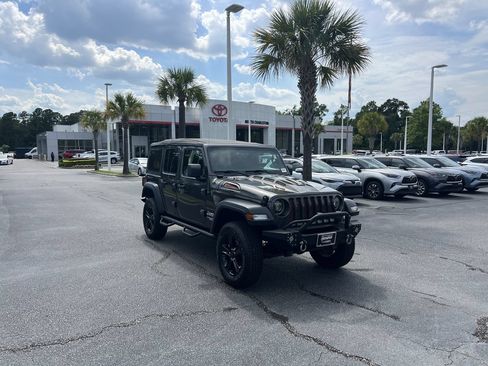 Used 2018 Jeep Wrangler Unlimited Sport S AWD/4WD image 2