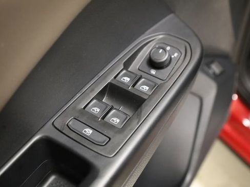 Used 2023 Volkswagen Taos SEL image 18