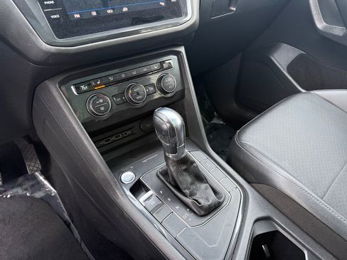 Used 2018 Volkswagen Tiguan SE w/ Panoramic Sunroof Package image 13