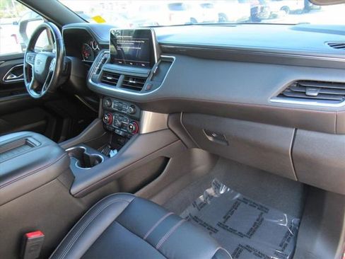 Used 2021 Chevrolet Suburban RST w/ Luxury Package image 11