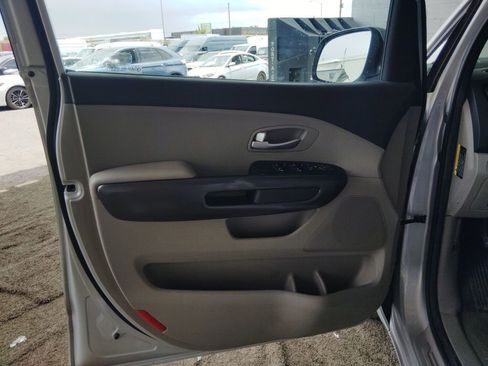 Used 2018 Kia Sedona L FWD image 21