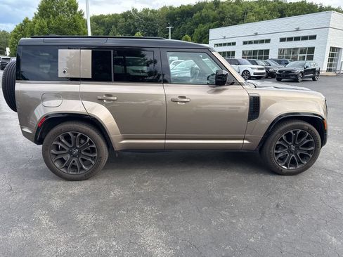 Used 2025 Land Rover Defender 110 AWD/4WD image 7