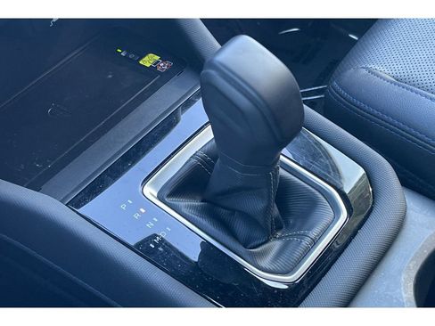 Used 2025 Subaru Forester Limited image 31