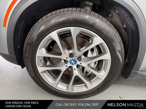 Used 2025 BMW X5 xDrive50e AWD/4WD image 11