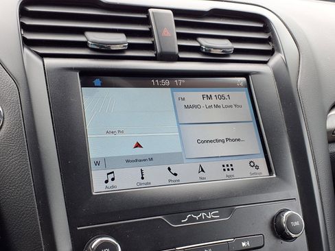 Used 2019 Ford Fusion SE image 12