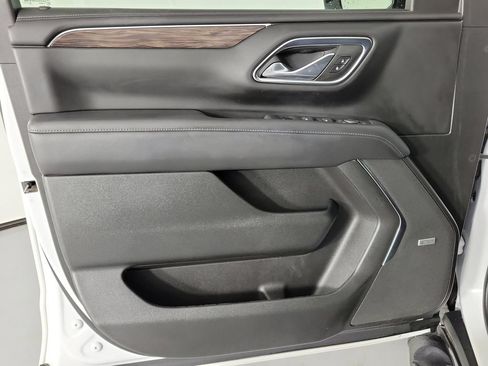 Used 2023 Chevrolet Suburban Z71 w/ Luxury Package AWD/4WD image 17