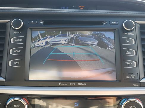 Used 2019 Toyota Highlander XLE image 35