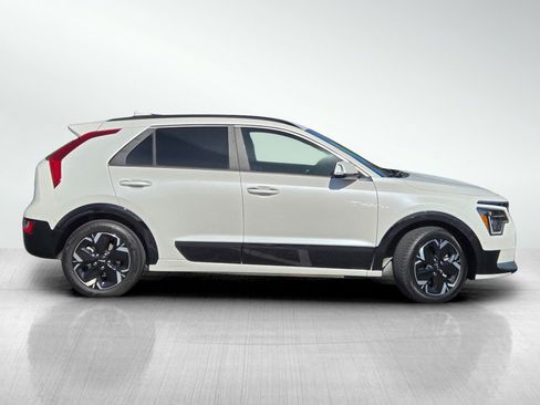 Certified 2023 Kia Niro Wave image 3