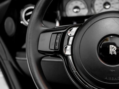 Used 2018 Rolls-Royce Dawn image 17