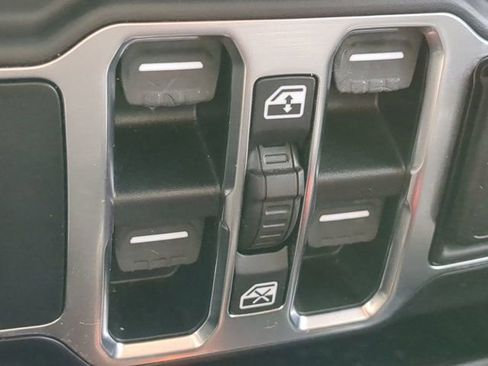 Used 2020 Jeep Gladiator Overland image 23