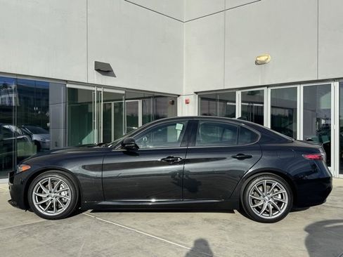 Used 2025 Alfa Romeo Giulia image 5