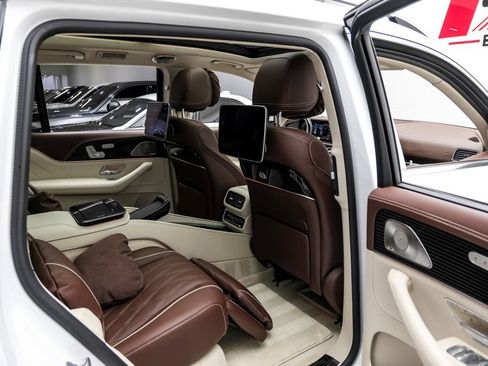 Used 2026 Mercedes-Benz Maybach GLS 600 4MATIC image 36