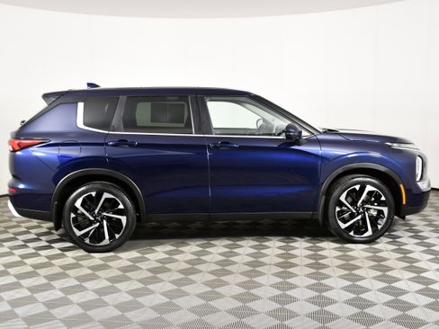 Used 2023 Mitsubishi Outlander SE AWD/4WD image 5