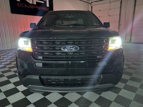 Used 2017 Ford Explorer XLT image 51
