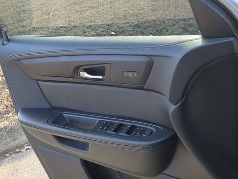 Used 2017 Chevrolet Traverse LT image 13