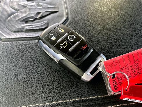 Used 2019 RAM 2500 Laramie w/ Black Appearance Package image 32