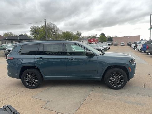 New 2026 Jeep Grand Cherokee L Limited AWD/4WD image 4