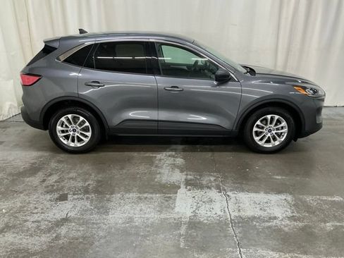 Used 2022 Ford Escape SE w/ Convenience Package FWD image 3