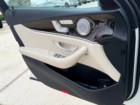 Used 2017 Mercedes-Benz E 300 image 21