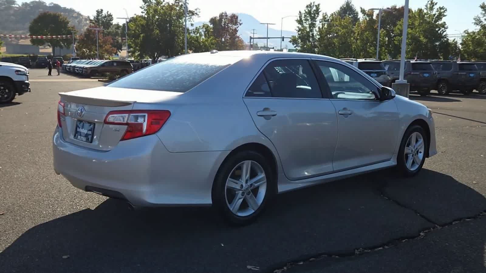 Used 2013 Toyota Camry SE FWD image 8