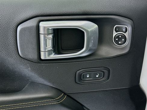 Used 2024 Jeep Wrangler Unlimited Sahara AWD/4WD image 15