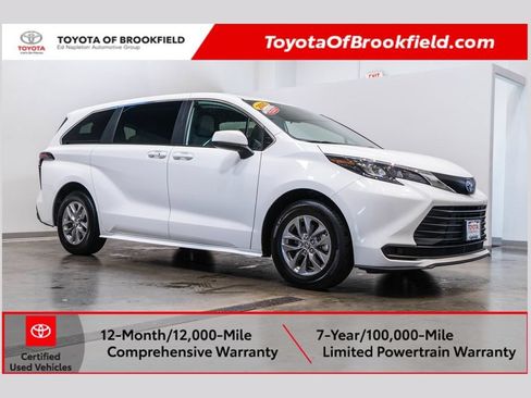 Certified 2025 Toyota Sienna LE FWD image 1