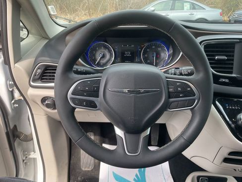 Used 2023 Chrysler Voyager LX FWD image 15