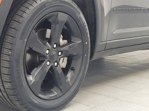Used 2024 Jeep Grand Cherokee Limited w/ Luxury Tech Group II RWD image 31