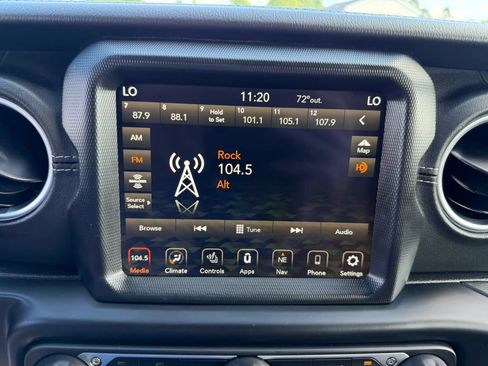 Used 2023 Jeep Wrangler Unlimited Sahara w/ Cold Weather Group AWD/4WD image 21