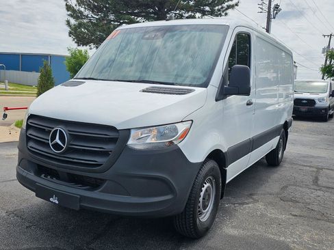 Used 2021 Mercedes-Benz Sprinter 2500 image 3
